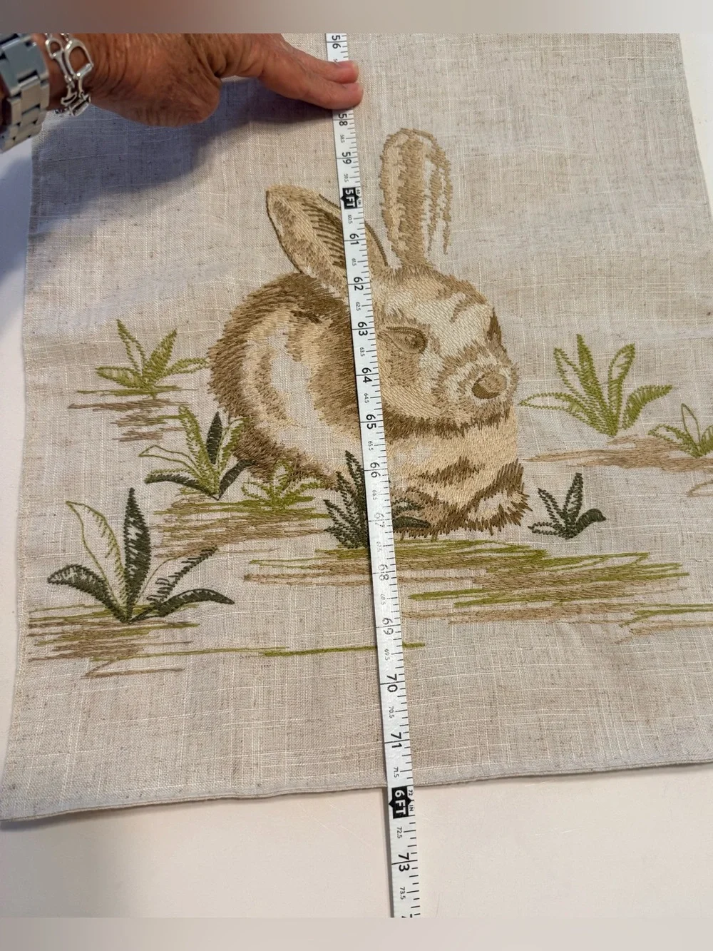 DOMAIN Table Runner embroidered Bunny 6' X 14